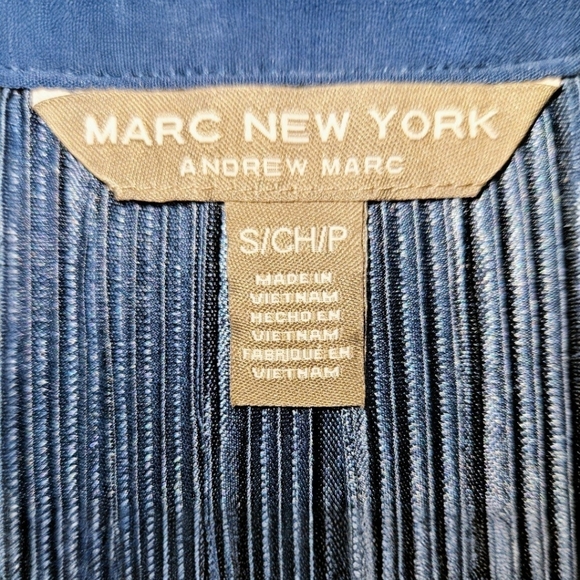 Marc New York S/M Steel Blue Micro Pleated Short Sleeve Subtle Sheen Top - Picture 9 of 12